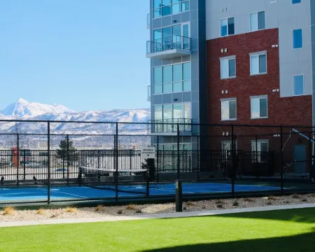 1 Bd/1 Ba w/ Pool, Gym, Hot Tub, Pickleball, Arcade, Pool Table, Shuffle Board Hotels in Draper