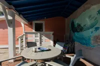 1 Block to THE MOTHER SEA.  Super easy and quick walk.