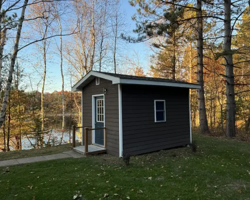 Picturesque Up North Lakeside Family Getaway パインのホテル