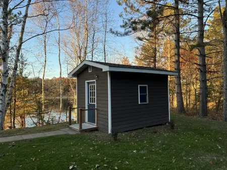 Picturesque Up North Lakeside Family Getaway