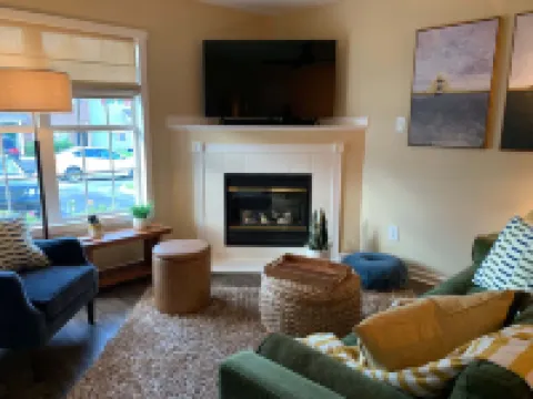 Tranquil Mid-Century on Meadow:  Joyfully and passionately created to enjoy.