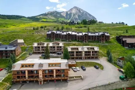 Ski in/Out! 3BR+Loft, Hot Tub/Free Parking & more! Отели в г. Маунт Крестед Бьютт