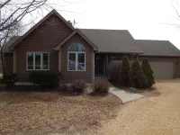 Charming home with pool table near the Marina