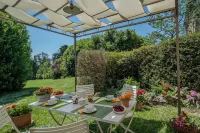 Country house with pool and panoramic view, ideal for families with children