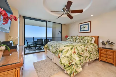 Top-FLR. Beachfront Penthouse! 355/nt! Beach Access! Whale Season is Coming!