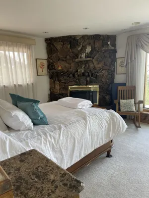 Lake Views and location. Quiet yet 10 minutes to casinos, skiing and beaches!