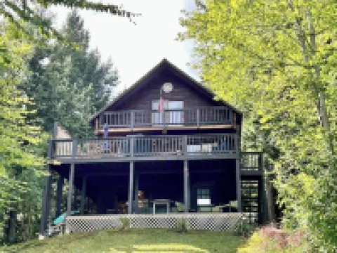 Lakefront Log Home in White Mountains! Dog-Friendly!
