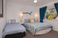 Beach Retreat - Family & Pet Friendly + only 400m from beach
