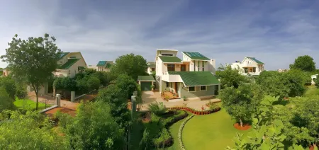 Aveda Blue Country Resort Отели в г. Сатара