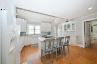 Cheerful 5 br Nantucket home; perfect for families
