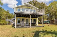 Lakefront Retreat Private Dock and Bonus Guest House