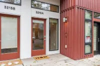 West Seattle's Modern Townhome Hotels near Alki Point Lighthouse