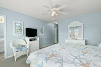 Private 5 Bed, 4.5 Bath w/ Elevator & Pool. Steps to the Beach & Close to Pier. - Balcony