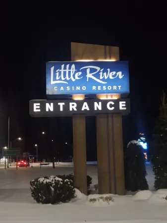 Bright Beautiful beach theme home walking distance to Lake Michigan & downtown!