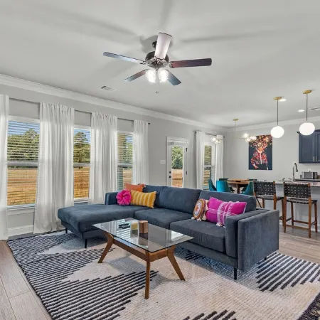 Modern 3 Bed/2 Bath in Haughton