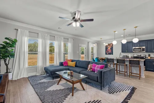 Modern 3 Bed/2 Bath in Haughton