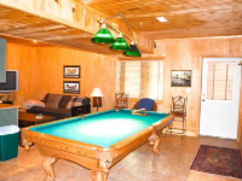 6 Bdrm 5 Bath Sleeps 14 Ski in and Ski out Slopeside! Hotels in Beech Mountain