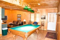 6 Bdrm 5 Bath Sleeps 14 Ski in and Ski out Slopeside!
