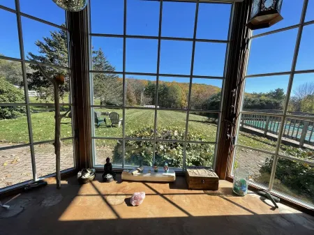 Bright, Large, Spacious Family Home Отели в г. Кин