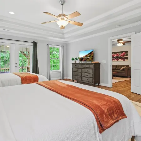 Lakefront Retreat l Near Clemson, Hot Tub, Game Room, Kayaks, Private Dock