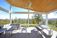 Lost River Solar - Modern 4Br+Lofts. Hot Tub w/Epic Views! Swim + Fish Pond!