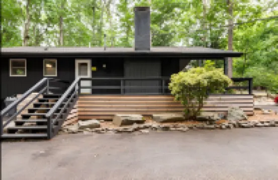 Gorgeous Lake Cabin in the Poconos with private hot tub