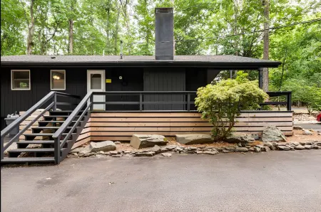Gorgeous Lake Cabin in the Poconos with private hot tub