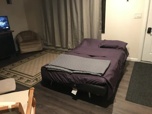 Close to Peoria downtown area, civic center, OSF Hospital, shopping area Hotels in Peoria Heights