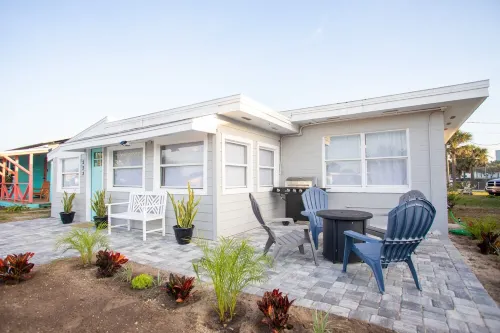 The Shores Beach Cottage - a Short Walk from the Sand - Daytona Beach Shores