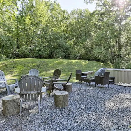 Large Private Rustic Retreat w/hot tub, fire pit, game room