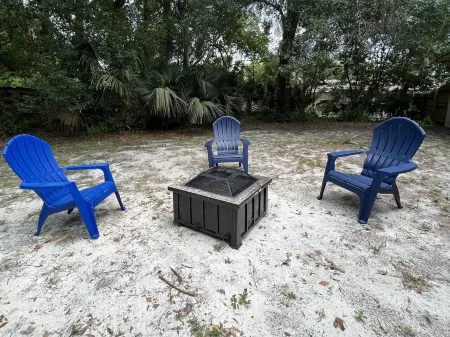 Spacious House near Downtown Deland Отели рядом с достопримечательностью «Мелчинг Филд эт Конрад Парк»