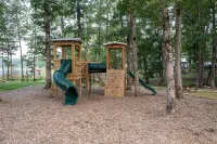 Sparks Fly / The Retreat at Water's Edge / 2 Kayaks, 1 Canoe, 1 Paddle Board Hotels in Tracy City