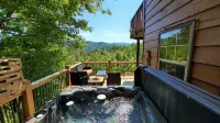 Beautiful Views with Hottub and King Bed - Balkoner