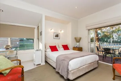 Time to wind down, hear the birds, the Sea. New EV Charger.Double Spa Bath. Hotels near Sheoak Falls