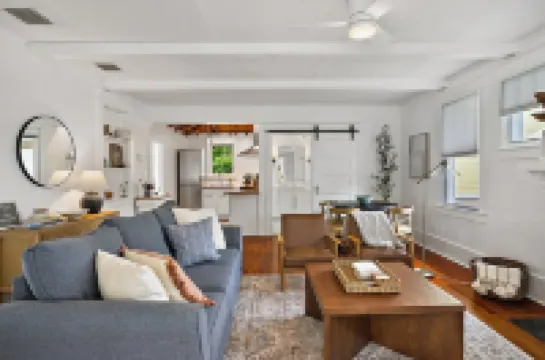 The Ashford - 2min walk to DT Mt Dora - 5 Star luxury!