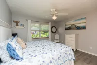 Cozy, ground floor apt 5 min walk to bch. PET friendly. FREE bottle of PROSECCO