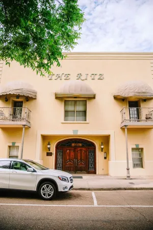 OXFORD PRIME LOCATION / ON THE SQUARE!! WALKING DISTANCE TO CAMPUS