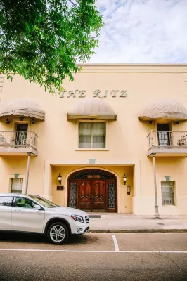 OXFORD PRIME LOCATION / ON THE SQUARE!! WALKING DISTANCE TO CAMPUS