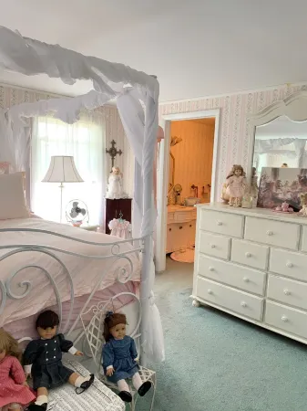 Charming Victorian-Style Guest House Отели в г. Коди