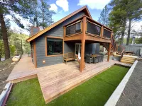 Cozy Cabin with AC, decks, Grill & Views. Sleeps 11 people. 7 min to Grindstone