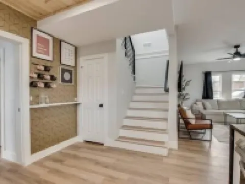 Old Town Keller 5bed 3 bath home Hotels in Keller