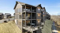 Kids’ Paradise + Adult Relaxation – Pool, Waterpark, & Views!