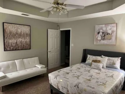 Peaceful Private Home near Moody, Wild Adventures Hotels near Sunset Hill Cemetery