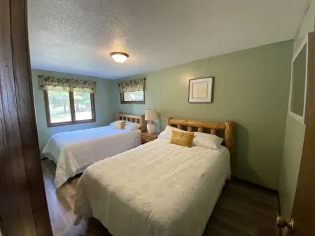 Newly remodeled cabin on quiet lake w/no public access in Spooner, WI.