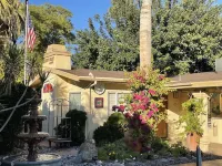 Room 5️⃣ studio in a boutique hotel with kitchen by the pool in downtown PS