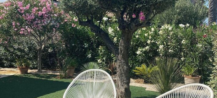 Jolie Maison Cosy vue Golfe de St Tropez Отели в г. Гассен