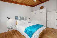 Designer retreat home near Stanford! Luxury, Gym, Peloton, office,Backyard,BBQ