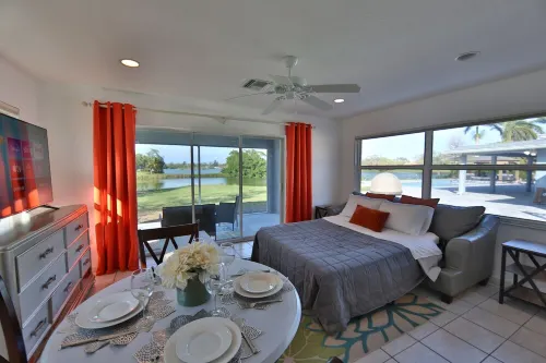 Lakefront Getaway in Sunny FL