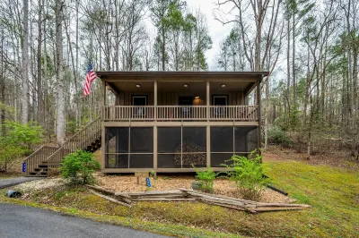 Charming & Private Mountain Cabin Near the Park with Pool and Fitness Access Hotels near The Lily Barn