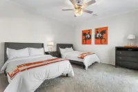 Modern Oasis for Starry Nights and Festive Lights